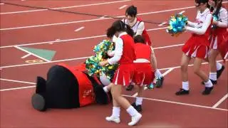 くまモン　チアのお姉さんを襲う