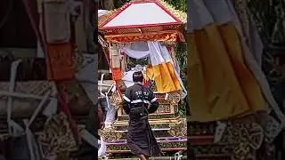 Upacara Pitra Yadnya, sebelum mayat dibakar, Di Bali. #sawah #airnya