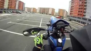 Suzuki DR125SM Wheelies