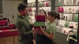 O amor (e os presentes) se encontram no botic&aacute;rio. | #TodoAmorTemPresente | Filme Acess&iacute;vel