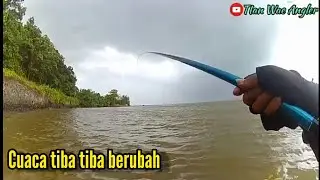 Casting Dan Mancing Negek Di Pinggir Laut Tiba Tiba Badai Menyerang