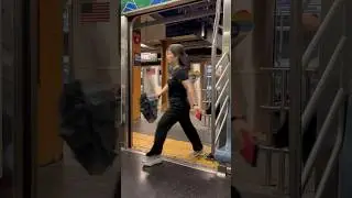 7 Train Boarding in Flushing