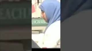 Скрытая видеосъемка: учительница в хиджабе молится Аллаху в классе, навязывая детям ислам.
