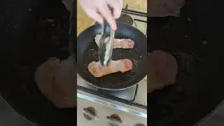 How to make a bacon sandwich in 30 seconds #how #howto #cooking #bacon #college #frying