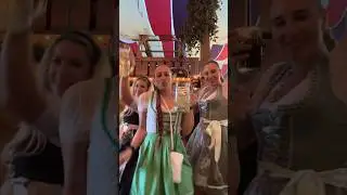 Jetzt gehts los 🥨 #dancecrew #transition #dirndl #trend #ootd #shorts
