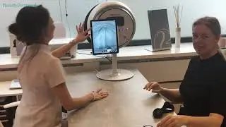 Monique krijgt een scan van haar huid met Observ. Het is een eyeopener!