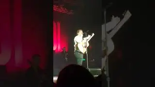 Lewis capaldi having a banter with the Sydney crowd
