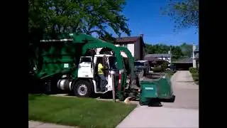 McNeilus Front Loader with Curotto Can 2