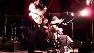 Gibson Super V played by Robert Shinoda with Benny Chong and