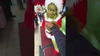 What&rsquo;s pippin twin!!!😂🥰#grinchmas #grinchtiktok #universalstudios #fyp #grinch #usa #funny