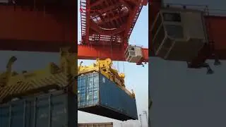 Rotating trolley on container gantry crane  #shortsvideo #gantrycrane