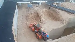 HOMEMADE RC weeloader earthmoving at full power part1/2