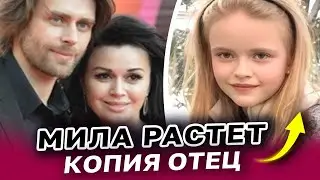 Дочь &mdash; копия отец! Чернышев с дочкой Милой и семьей Заворотнюк появились В парке аттракционов