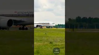 Singapore Airlines Airbus A350 taxis at MXP Milano Malpensa airport #airbus #aviation #a350
