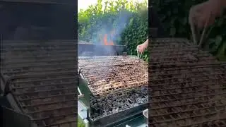 BBQ girevole, robusto e pensato per durare nel tempo! 🔥 Un'esperienza di cottura unica! 🍖💪