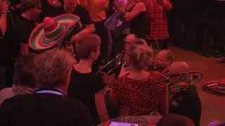 Dweilorkesten door de Tijd Part 6 Met nu de Drumgabbers