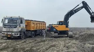 Hyundai machine loading fly Ash at darlipali NTPC #trending 