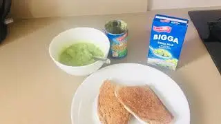 Mushy peas on toast