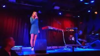 PAULA JIVÉN  play 
