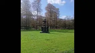 Statue de Barbara Chase Riboud au c&oelig;ur du Jardin des Tuileries,  4 Octobre