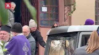 Marina Rajević Savić snima izno&scaron;enje kovčega Mike Aleksića iz crkve!