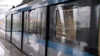 Pune Metro departing Vanaz for its reverse journey till Garware College
