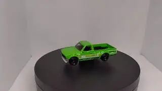 Présentation d'un pack de 10 Hot Wheels