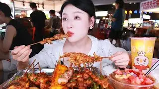 [ENG SUB] 在天桥下的夜市猛炫一顿小烧烤，谁懂大口撸串的快乐【张喜喜】