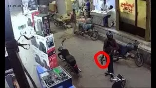 Theif caught surveillance cctv camera robbery in packcolony mangopir road | m.a.m
