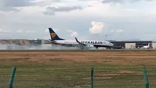 Rainy Tuesday afternoon plane spotting at Alicante International Airport. #avgeek #aviation