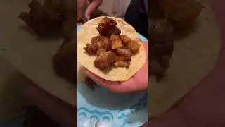 Chicharr&oacute;n en taco #texas  #comidamexicana  #foodvideos2022  #texas  #tacolover