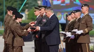 Predsjednik Milanović uručio prve časničke činove kadetima Hrvatskog vojnog učilišta