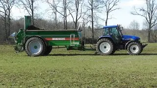 Spreading manure with NH & Bergmann