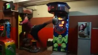Kick Machine, Kicking Punch Machine Arcade Game Betim Alimi