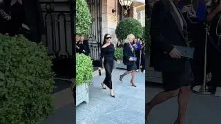 Why has Kate Moss been strangely wriggling her body during the Fashion Weeks#celebrity #usa #kate