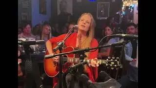 Alice Wallace - As Long As There's Lonesome live from the Bluebird
