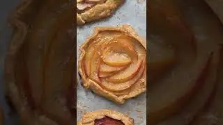 Grab your favorites! 🍑 Try this delicious Stone Fruit Galette recipe with fruits from Chile!
