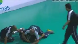 MMA no v&ocirc;lei: Ap&oacute;s discuss&atilde;o, t&eacute;cnico imobiliza jogador