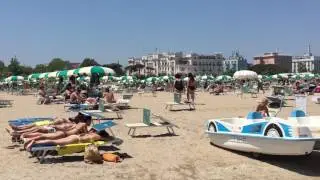 RIMINI: Spiagge affollate e acqua trasparente nel primo weekend &ldquo;estivo&rdquo; | VIDEO