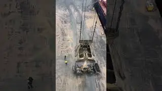 Crane Lifts a Loader Into a Ship&rsquo;s Hold &ndash; This Is How Port Cargo Operations Work