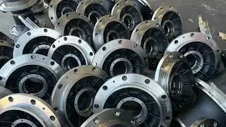 Truck wheel hub 