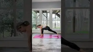 Flying lizard pose! #yogapose #balancepose #yogaprogram #yoga #yogateacher #yogachallenge #yogafun