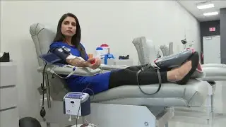 Репортер Local 10 News Сайра Анвер сдаёт кровь для Зайнаб