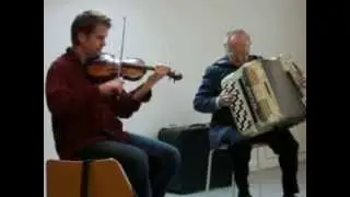 2009 10 01 004 Karl Skaarup spiller med Kristian Bugge p&aring; Kildeg&aring;rden i Roskilde