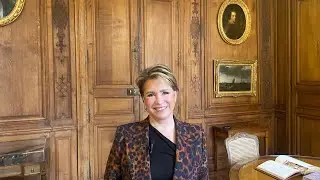 Versailles : Son Altesse Royale la Grande-Duchesse de Luxembourg🇱🇺 &eacute;tait au Salon Histoire de Lire