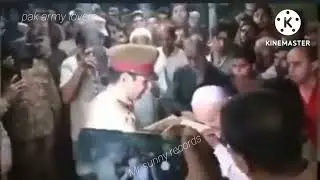 Father of Major Saeed Ahmad Tunio Shaheed 😭💔 receiving his Son 'sbelongings #pakarmy