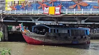 Watch the adventurous ship cross the bridge over the river