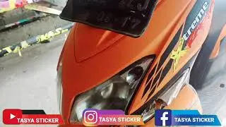 Pasang stiker motor Honda Vario  110 cw