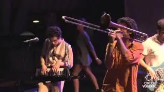 BAGUN&Ccedil;O :: Ao vivo no evento PRA&Ccedil;A no Circo Voador :: 19/07