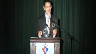 Matt Galloway receives IDI Toronto's 